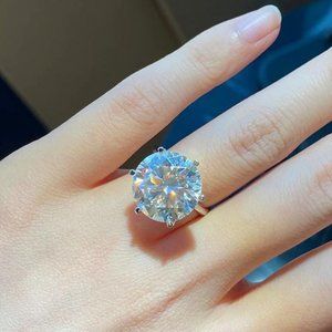 Classic Silver Solitaire Round-Cut Clear Crystal Ring - Women